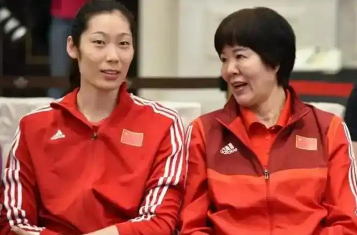 朱婷运动员_朱婷泳装_游泳冠军朱婷父母