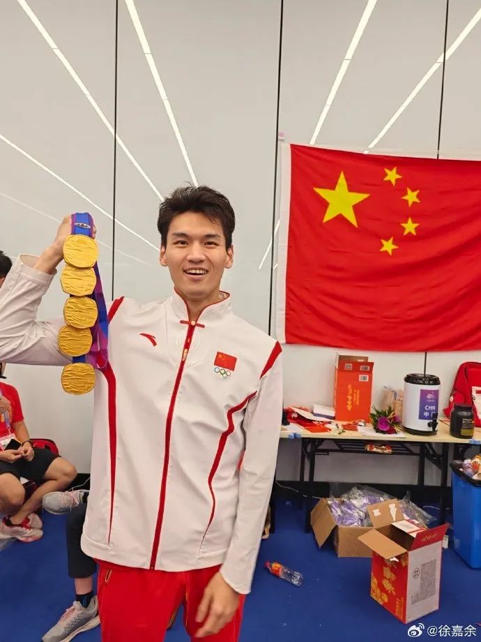 游泳冠军徐嘉余_游泳世界冠军徐嘉余_游泳冠军徐佳玲