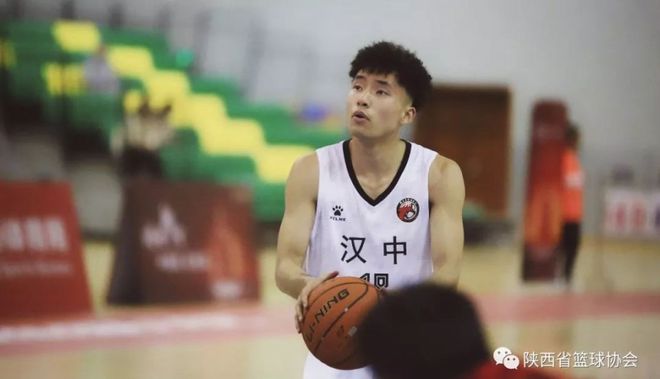 海南中学篮球赛_桂山中学篮球队_海桂中学篮球赛冠军名单