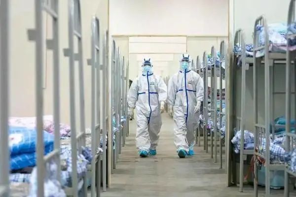 戴口罩的孩子的生活方式_口罩戴方式生活孩子能带吗_口罩给小朋友戴的戴法