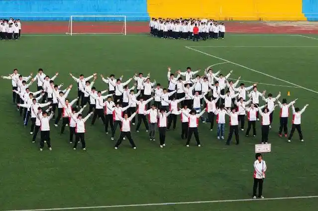 小学的体操的视频教程_小学生体操简单的_小学生体操简单好学的