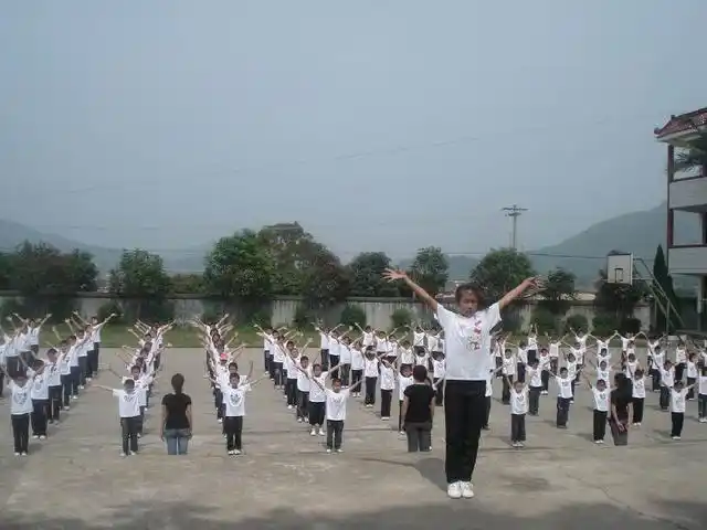 小学生体操简单的_小学生体操简单好学的_小学的体操的视频教程