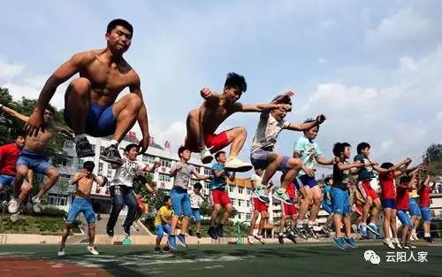 2015年全国举重冠军赛_涪陵十五中举重冠军_中国举重15秒